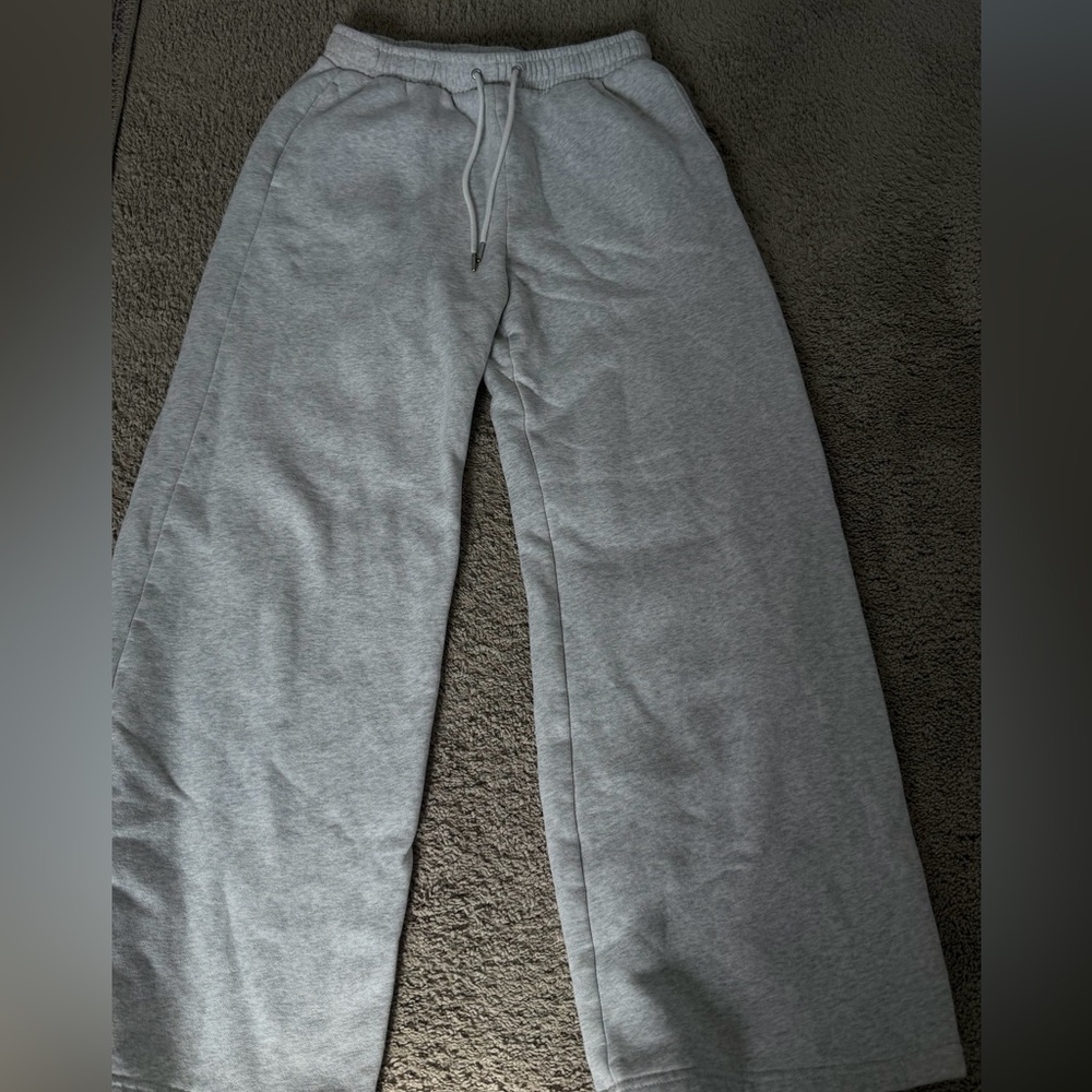 Abercrombie & Fitch women’s Gray Sunday sweats